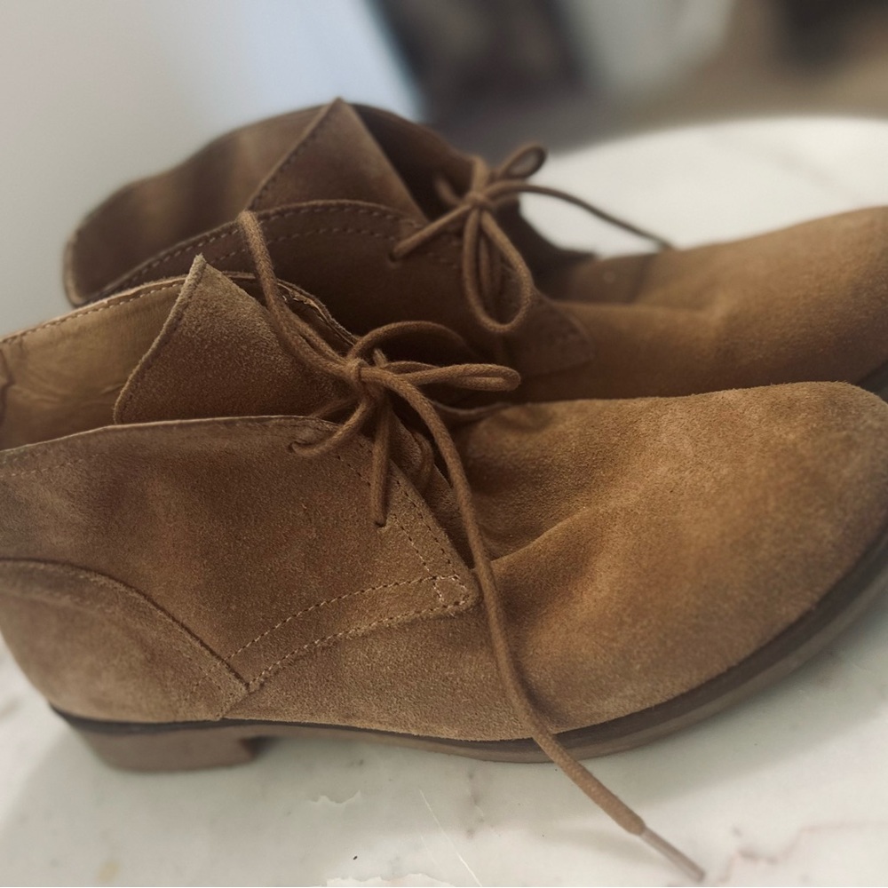 Women’s Lucky Brand suede boots